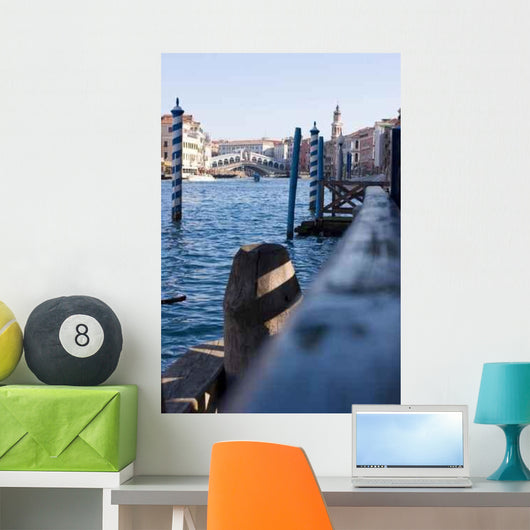 Du Pont Rialto Wall Decal