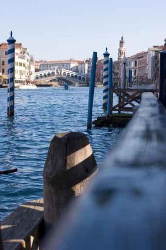 Du Pont Rialto Wall Decal
