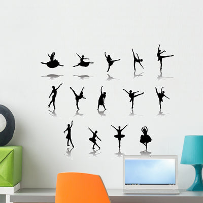 Silhouettes Ballerinas shown on a wall
