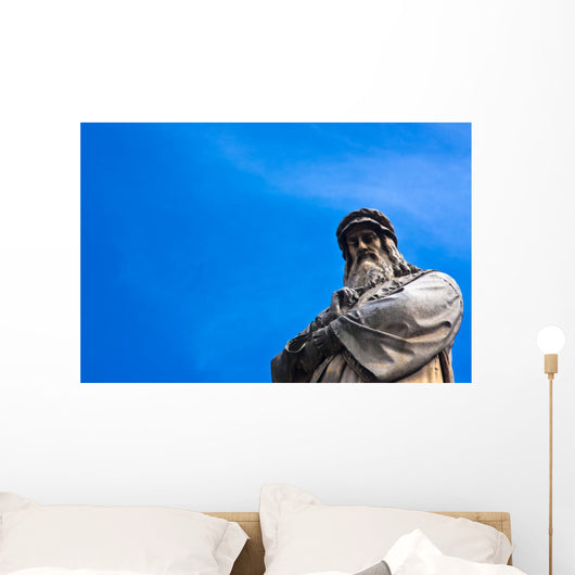 Da Vinci Statue with Wall Mural