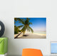 Liegestuhl unter Palmen am Traumstrand Wall Mural