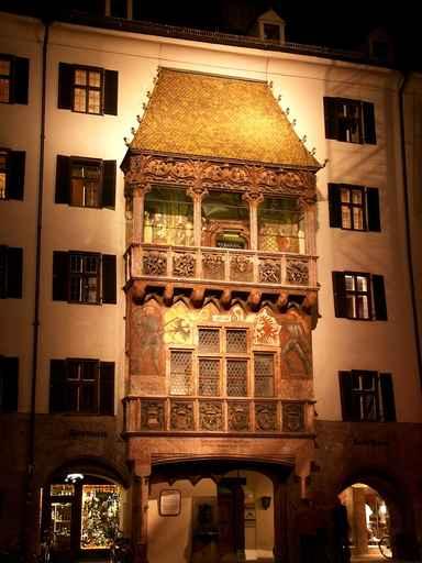 Museum Goldenes Dachs Wall Decal