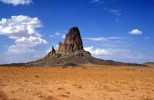 Montagne Dans Le Desert Wall Decal