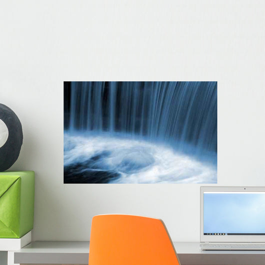 Chute D'eau Wall Decal