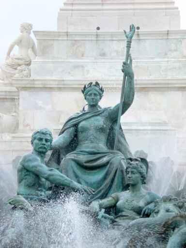 Fontaine La Statut Des Wall Decal