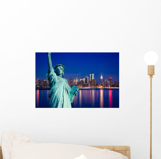 Manhattan New York Statue