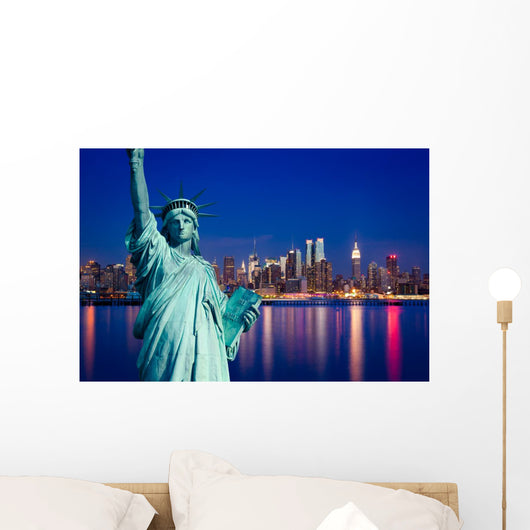 Manhattan New York Statue