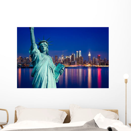 Manhattan New York Statue