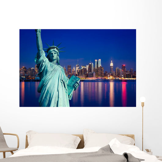 Manhattan New York Statue