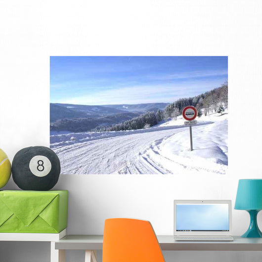 Route Sous La Neige Wall Decal