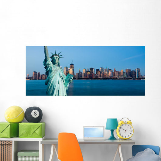 Manhattan New York Statue