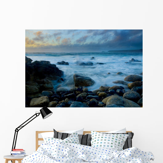 The tide rushes in Wall Mural