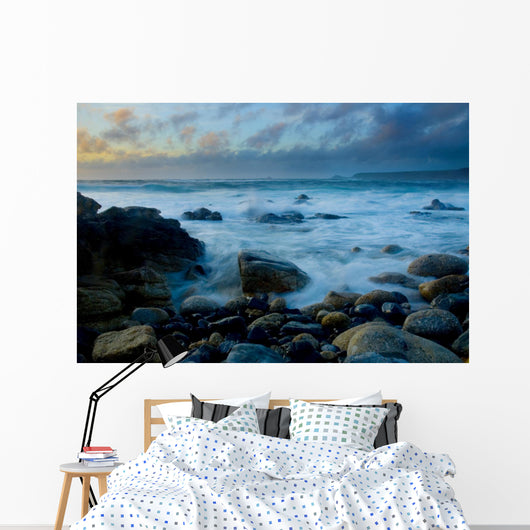 The tide rushes in Wall Mural