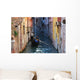 Gondoleer in Narrow Venice Canal Wall Decal