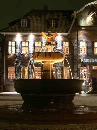 Goslarer Marktbrunnen Bei Nacht Wall Decal