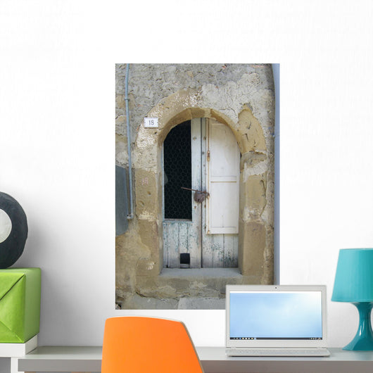 Porta Con Vecchio Lucchetto Wall Mural