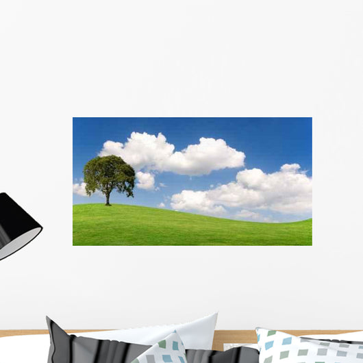 Baum Auf Wiese Wall Decal