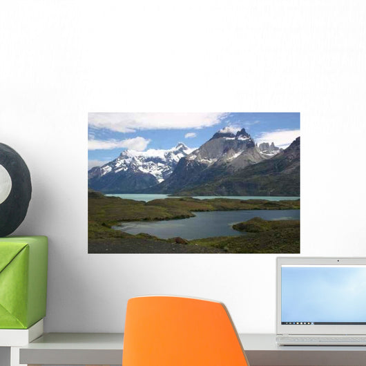 Lac Pehoe Et Cornes Wall Decal