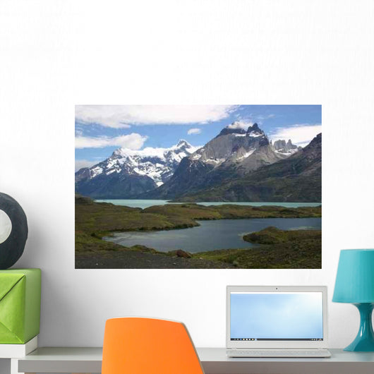 Lac Pehoe Et Cornes Wall Decal