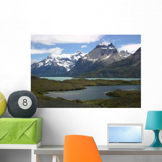 Lac Pehoe Et Cornes Wall Decal