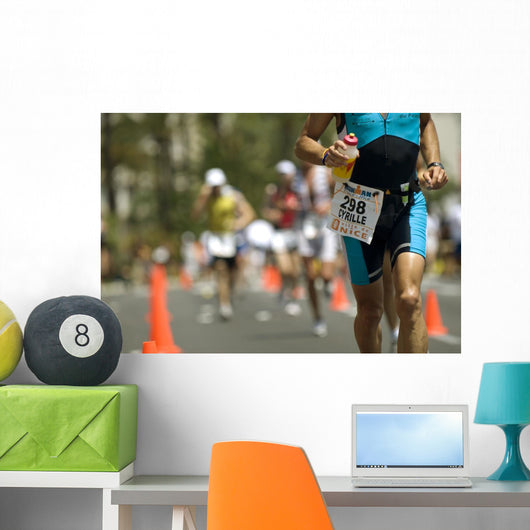 Courir Wall Mural