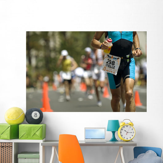 Courir Wall Mural