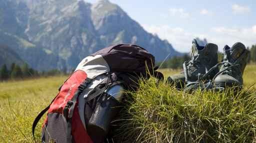 Wandern Rucksack Und Bergschuge Wall Decal