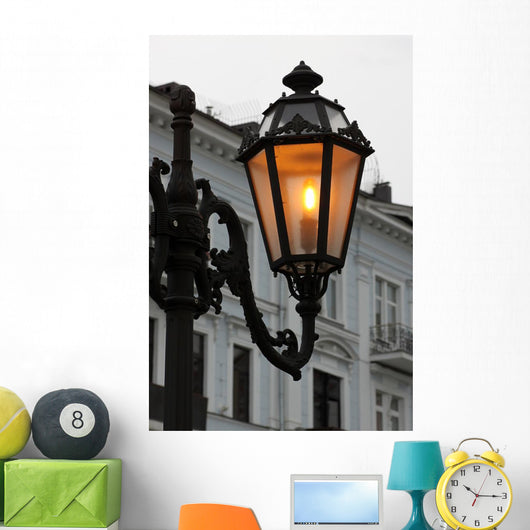 Up Alight Street Lamp
