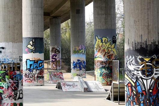 Grafitti Sulen Einer Brcke