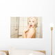 Atraktives Madchen im Bad Wall Mural