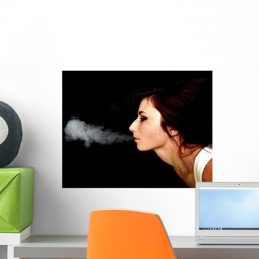 Femme Fumer Wall Mural