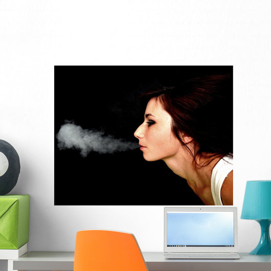 Femme Fumer Wall Mural