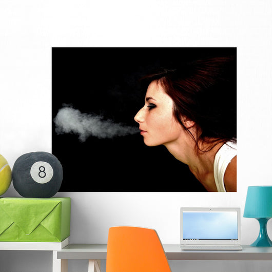 Femme Fumer Wall Mural