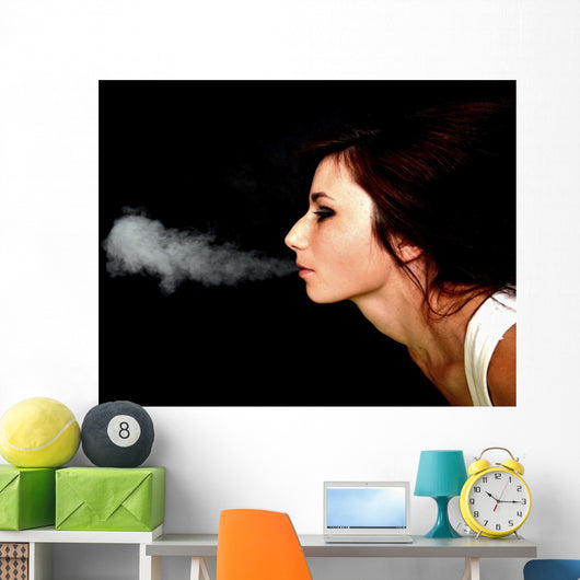 Femme Fumer Wall Mural