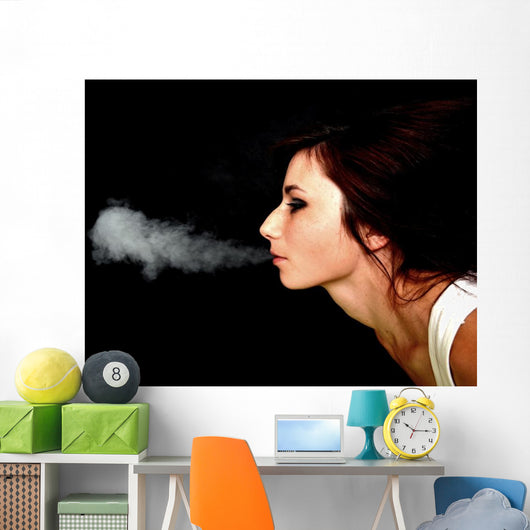 Femme Fumer Wall Mural