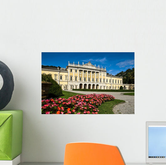 Como: Villa Olmo in spring 