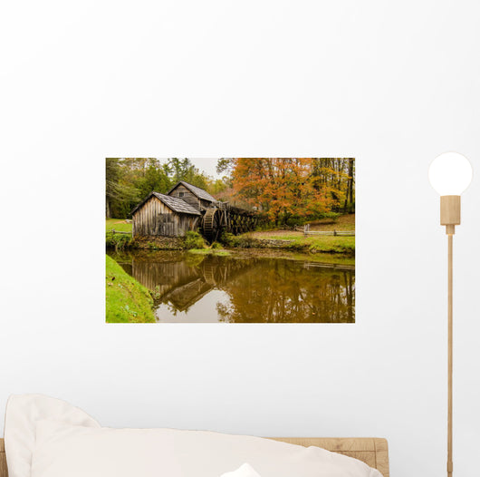 Virginia's Mabry Mill on the Blue Ridge Parkway in the Autumn se Wall Mural