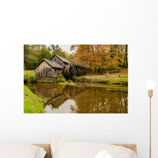 Virginia's Mabry Mill on the Blue Ridge Parkway in the Autumn se Wall Mural