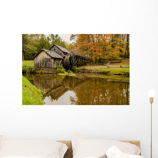 Virginia's Mabry Mill on the Blue Ridge Parkway in the Autumn se Wall Mural