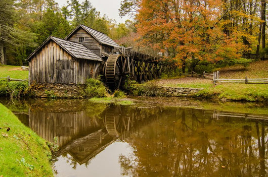 Virginia's Mabry Mill on the Blue Ridge Parkway in the Autumn se Wall Mural