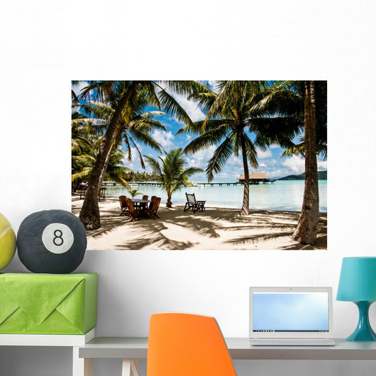 Palms on motu in french polynesia 