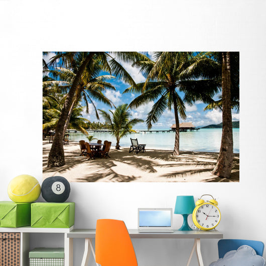 Palms on motu in french polynesia 