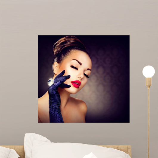 Beauty Fashion Glamour Girl Portrait. Vintage Style Girl 