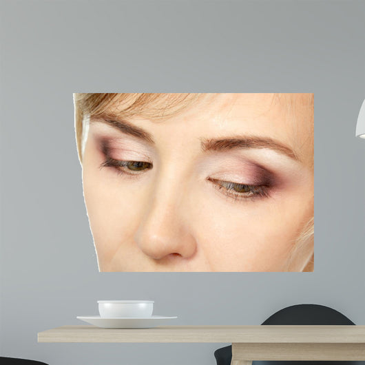 eyes makeup of mid adult woman 