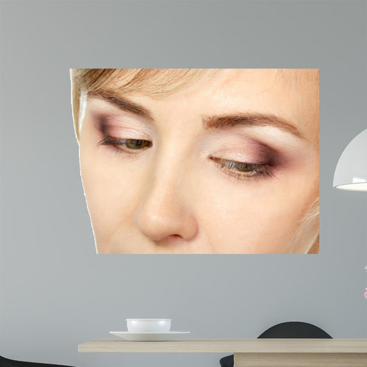 eyes makeup of mid adult woman 