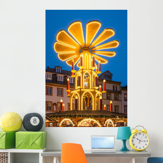 Weihnachtspyramide auf dem Weihnachtsmarkt 