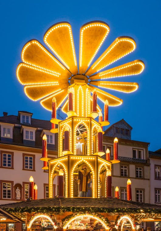 Weihnachtspyramide auf dem Weihnachtsmarkt 