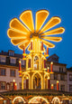 Weihnachtspyramide auf dem Weihnachtsmarkt 