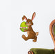 Osterhase trägt Ei Wall Decal