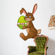 Osterhase trägt Ei Wall Decal